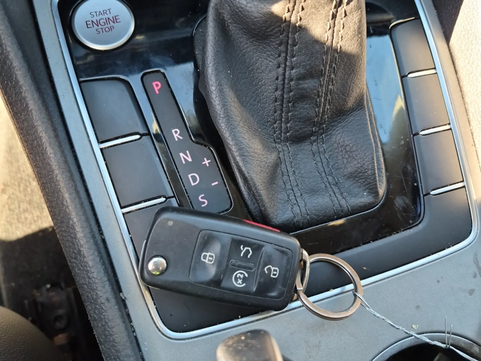 Keys/Fobs/Manual Photo