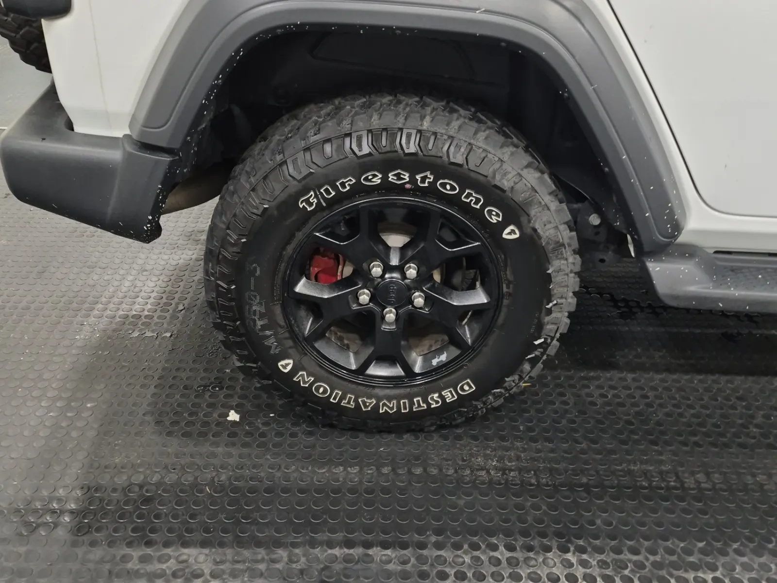 Right Rear Wheel/Tire Photo