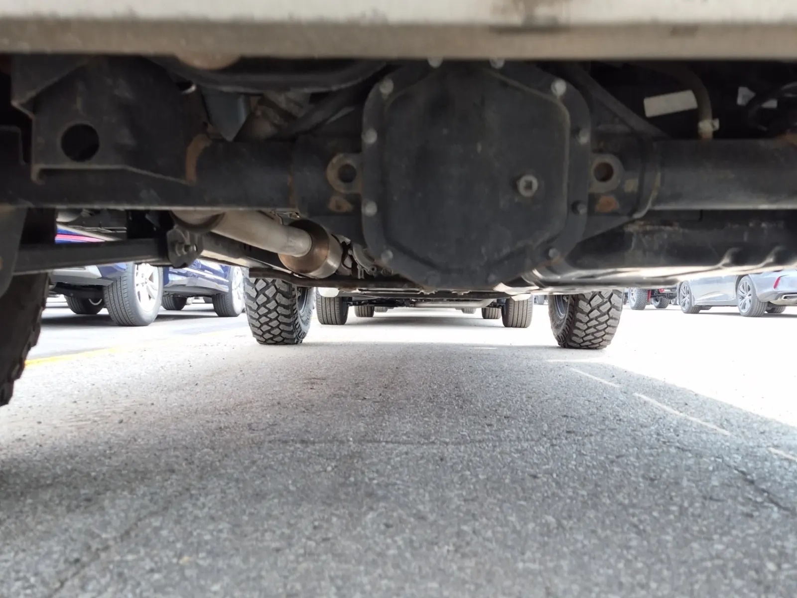 Undercarriage - Rear Photo