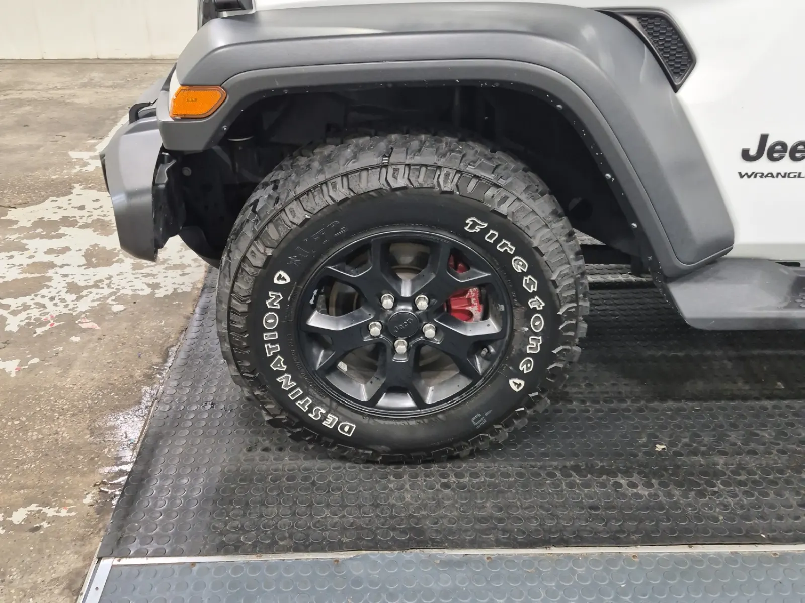 Front driver wheel/tire photo