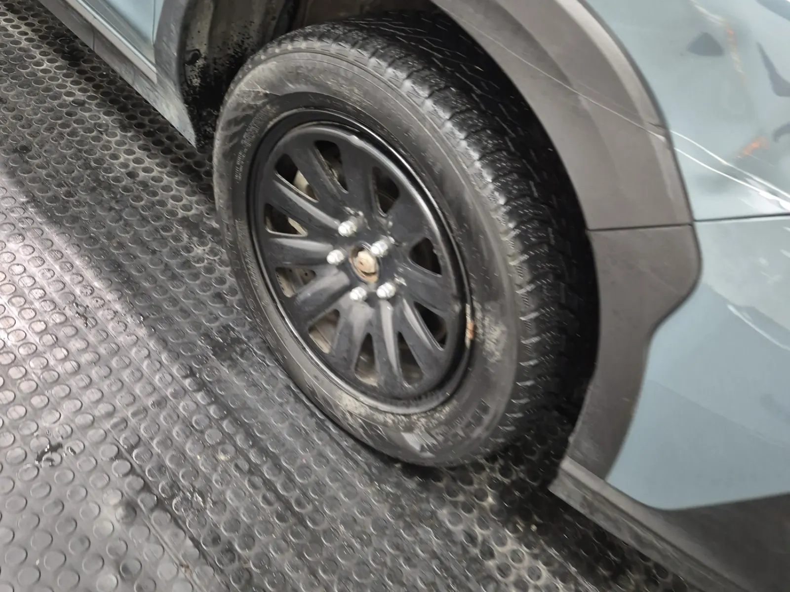 Right Front Wheel/Tire Photo
