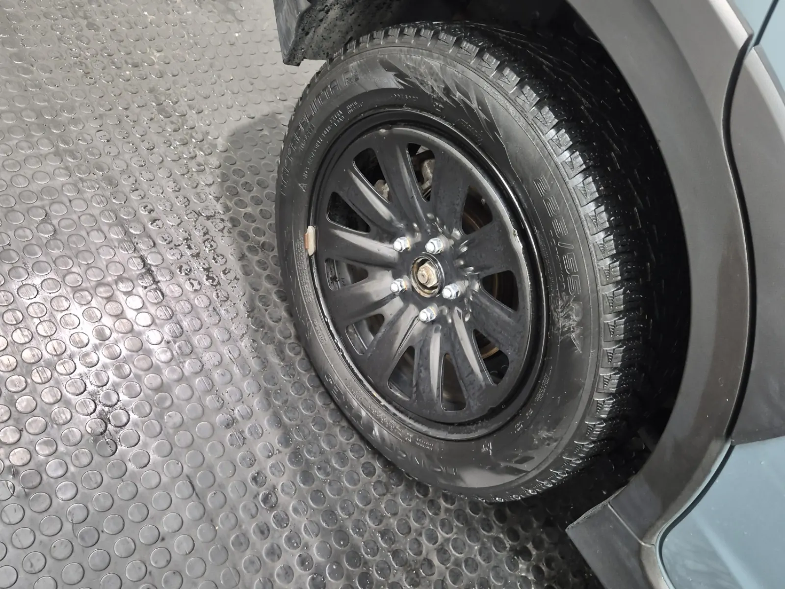 Right Rear Wheel/Tire Photo