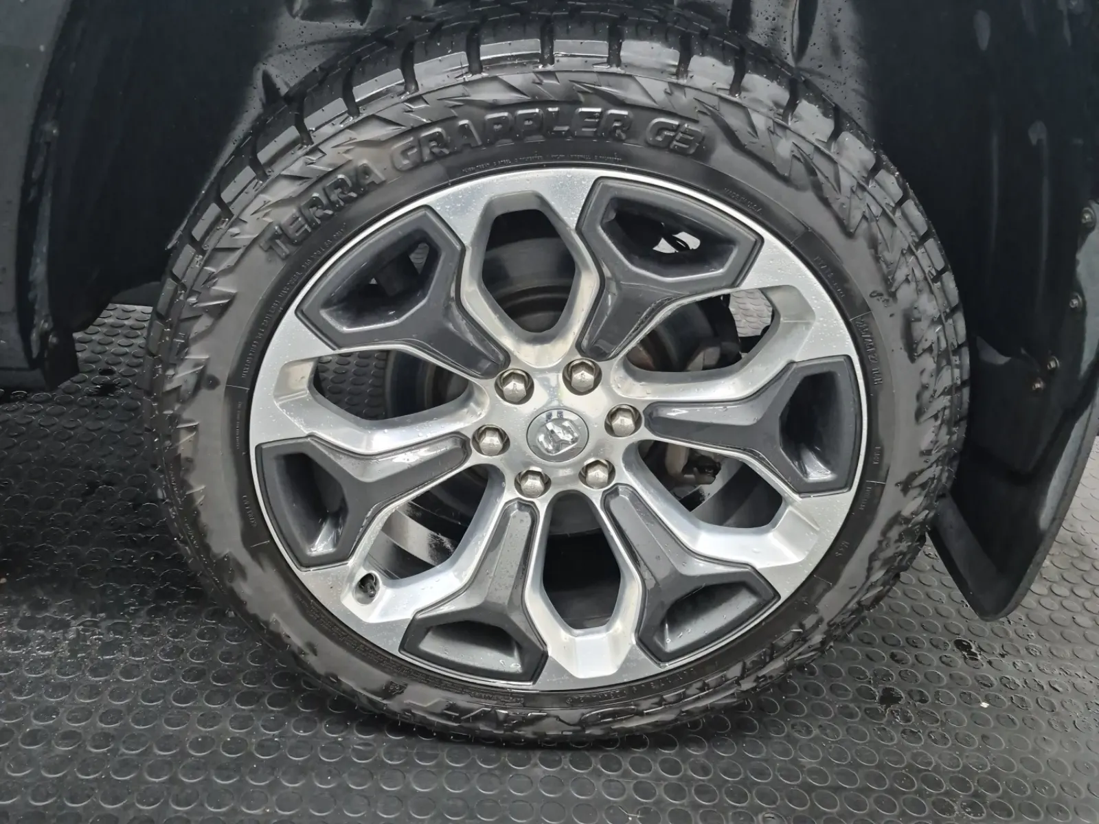 Left Rear Wheel/Tire Photo