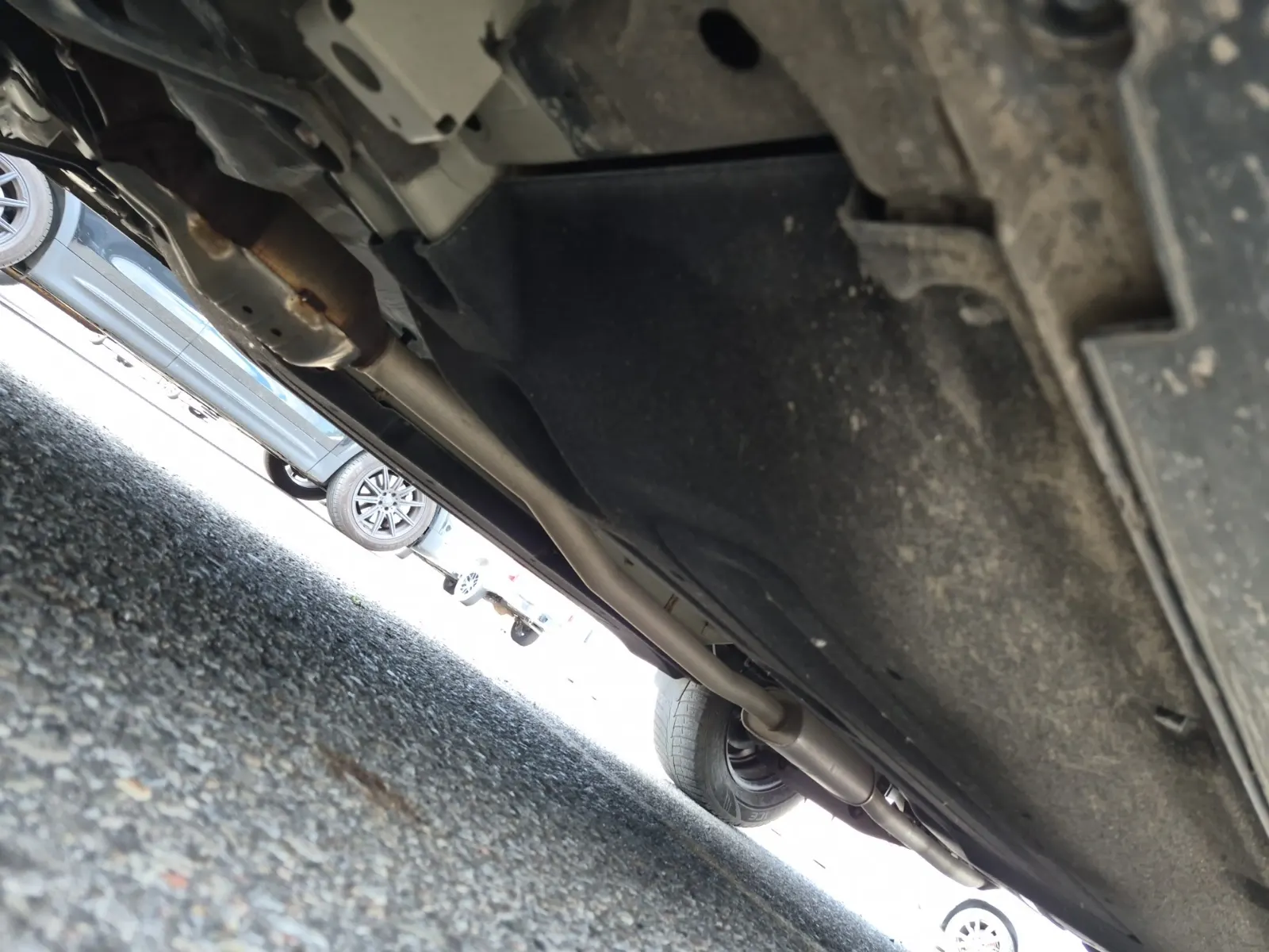 Undercarriage - Driver Photo