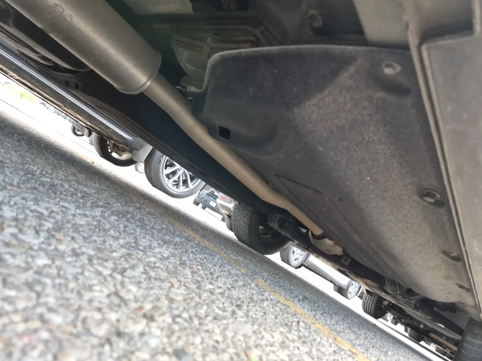 Undercarriage - Passenger Photo