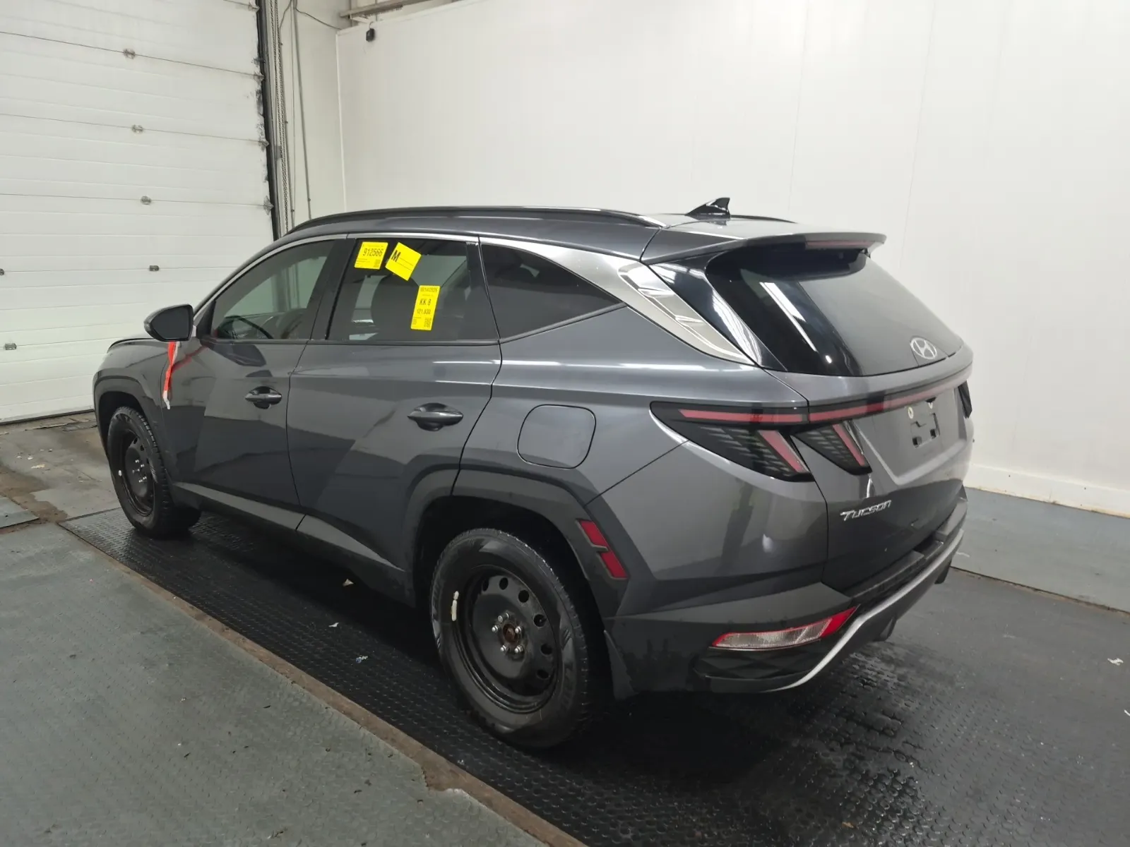 Driver Rear 3/4 Photo