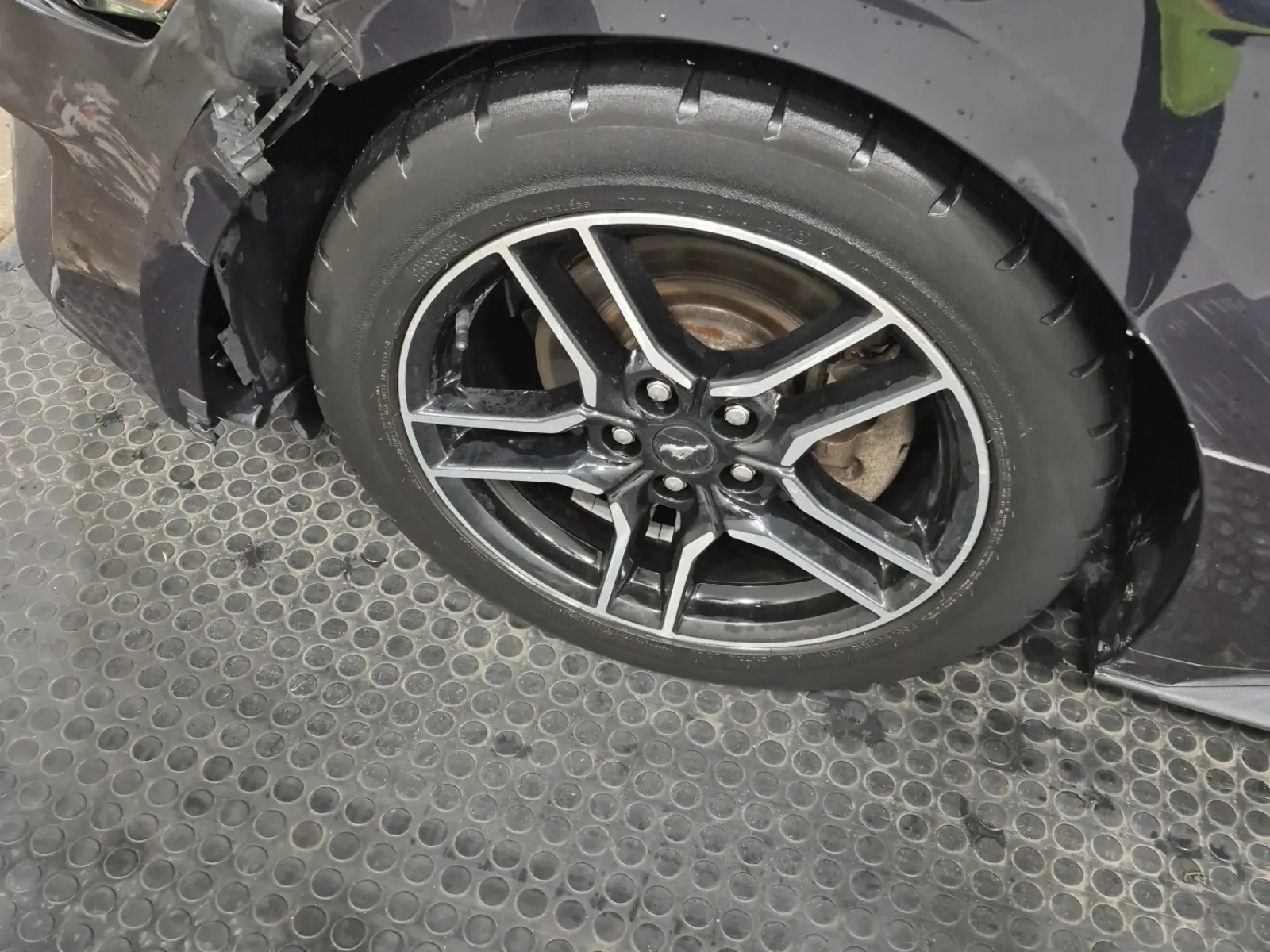 Front driver wheel/tire photo