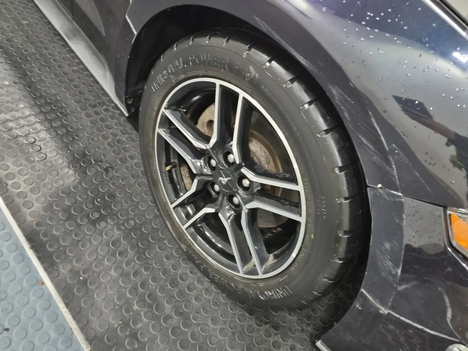 Right Front Wheel/Tire Photo
