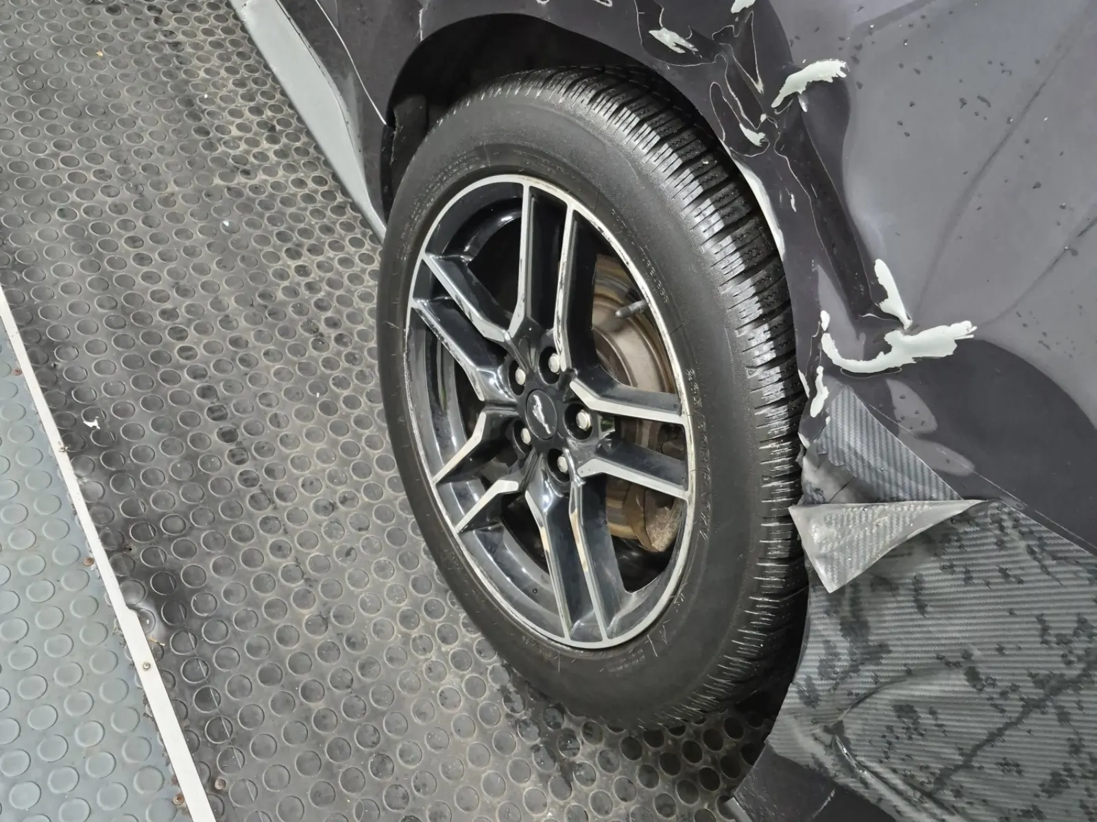 Left Rear Wheel/Tire Photo