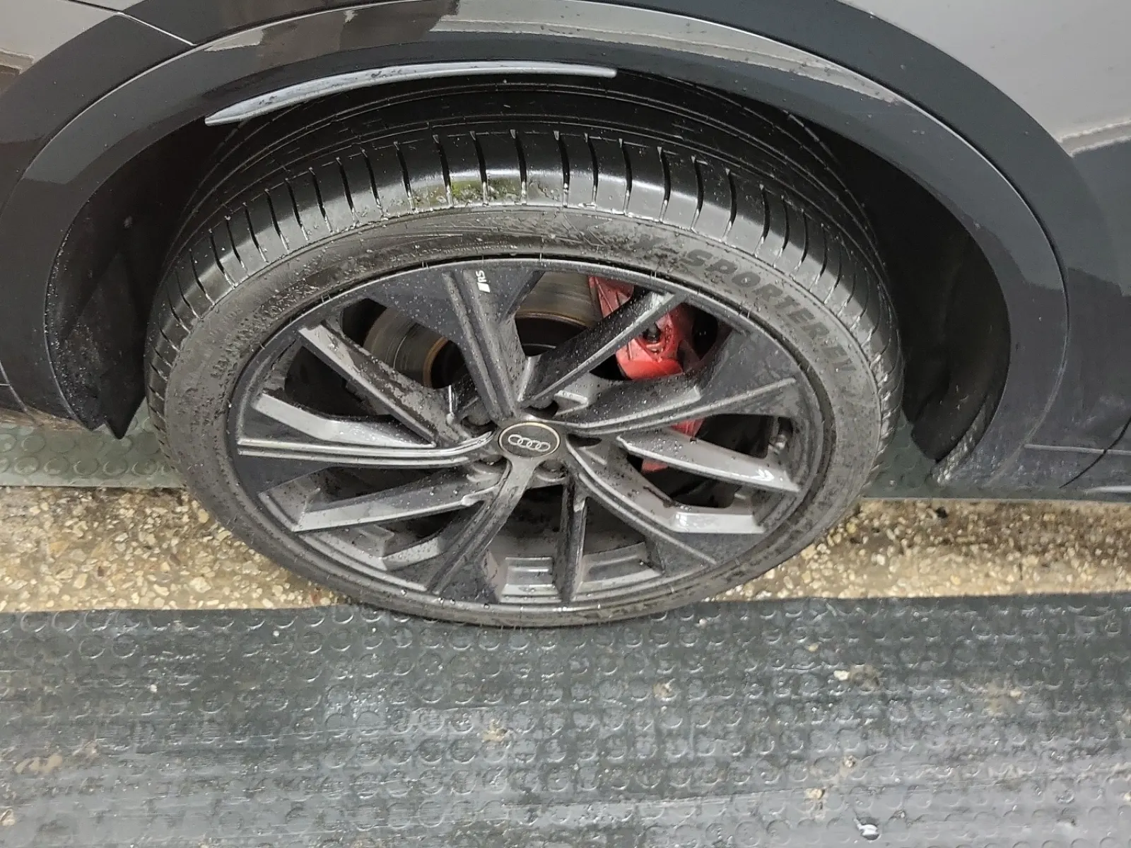 Front driver wheel/tire photo