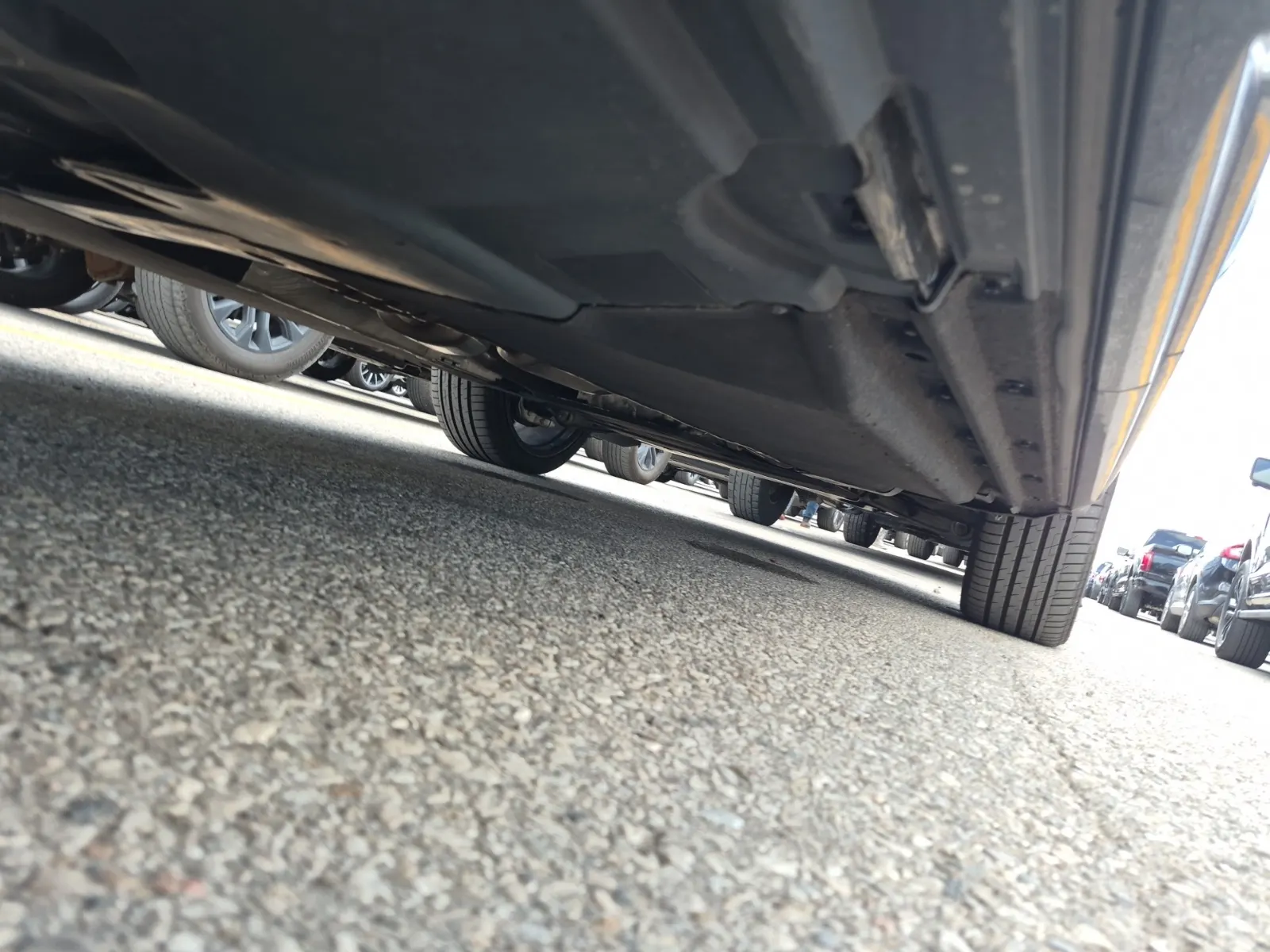 Undercarriage - Passenger Photo