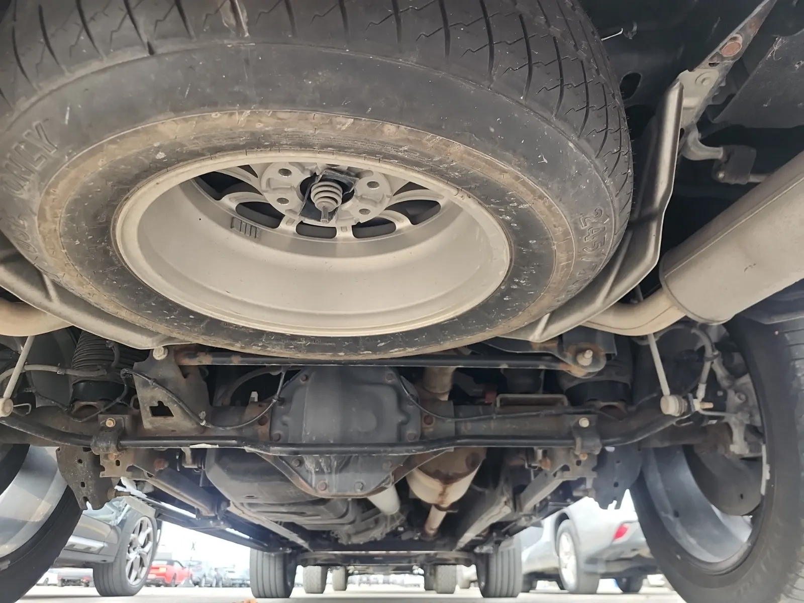 Undercarriage - Rear Photo
