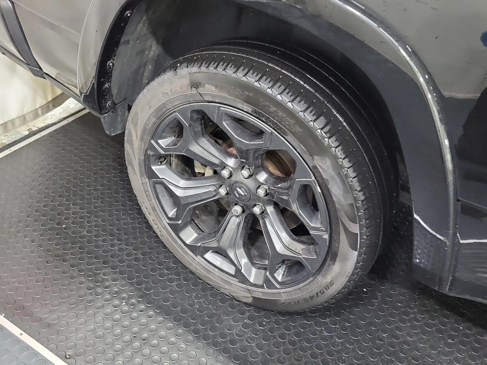 Right Rear Wheel/Tire Photo