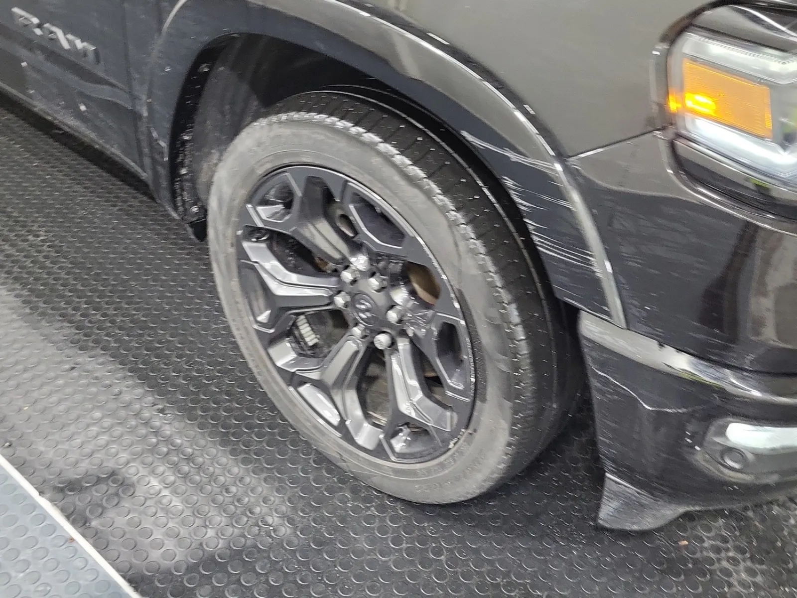 Right Front Wheel/Tire Photo