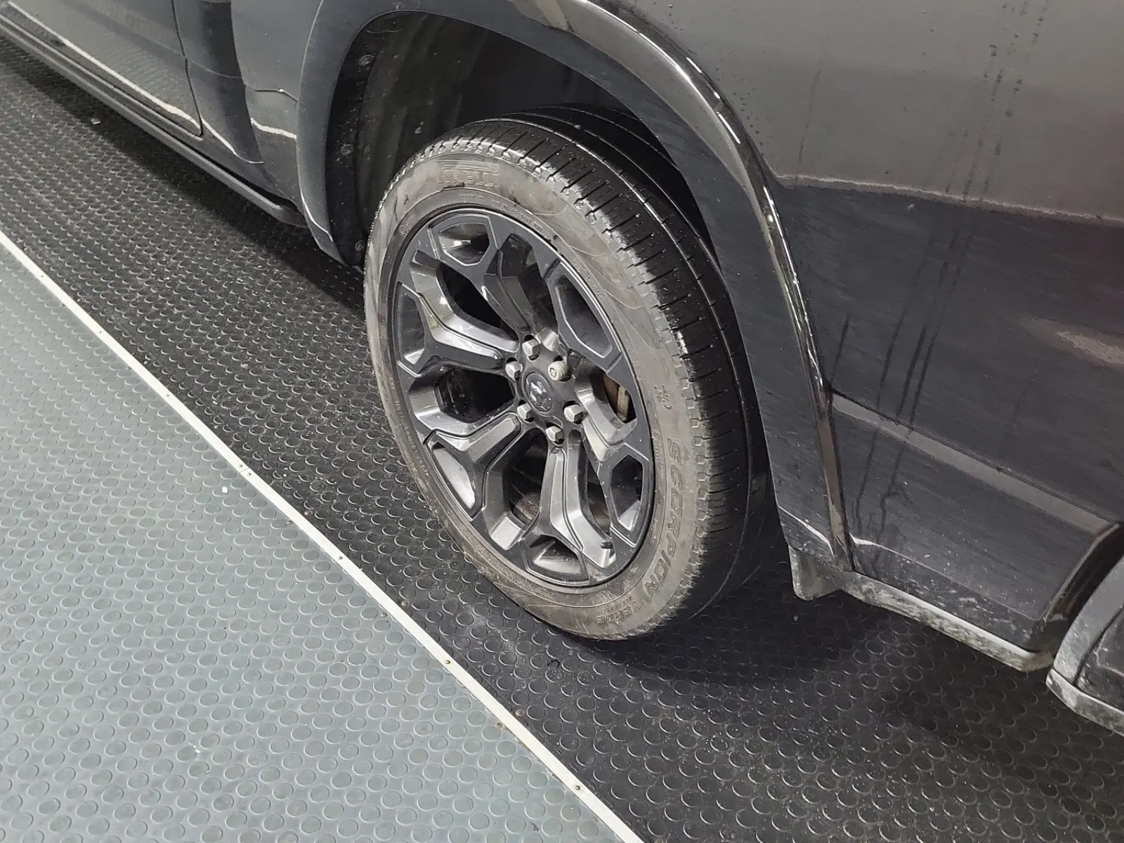 Left Rear Wheel/Tire Photo