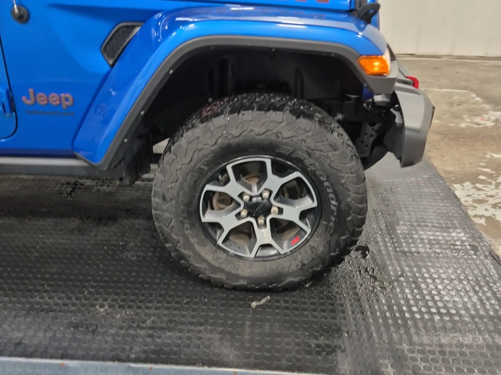 Right Front Wheel/Tire Photo