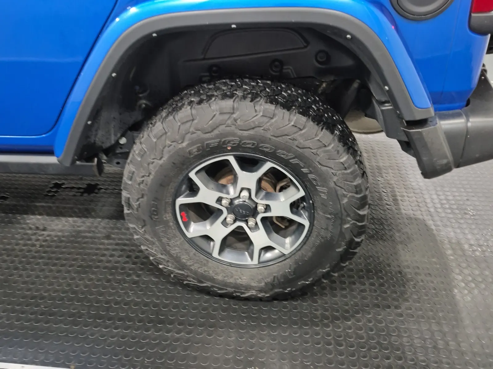 Left Rear Wheel/Tire Photo