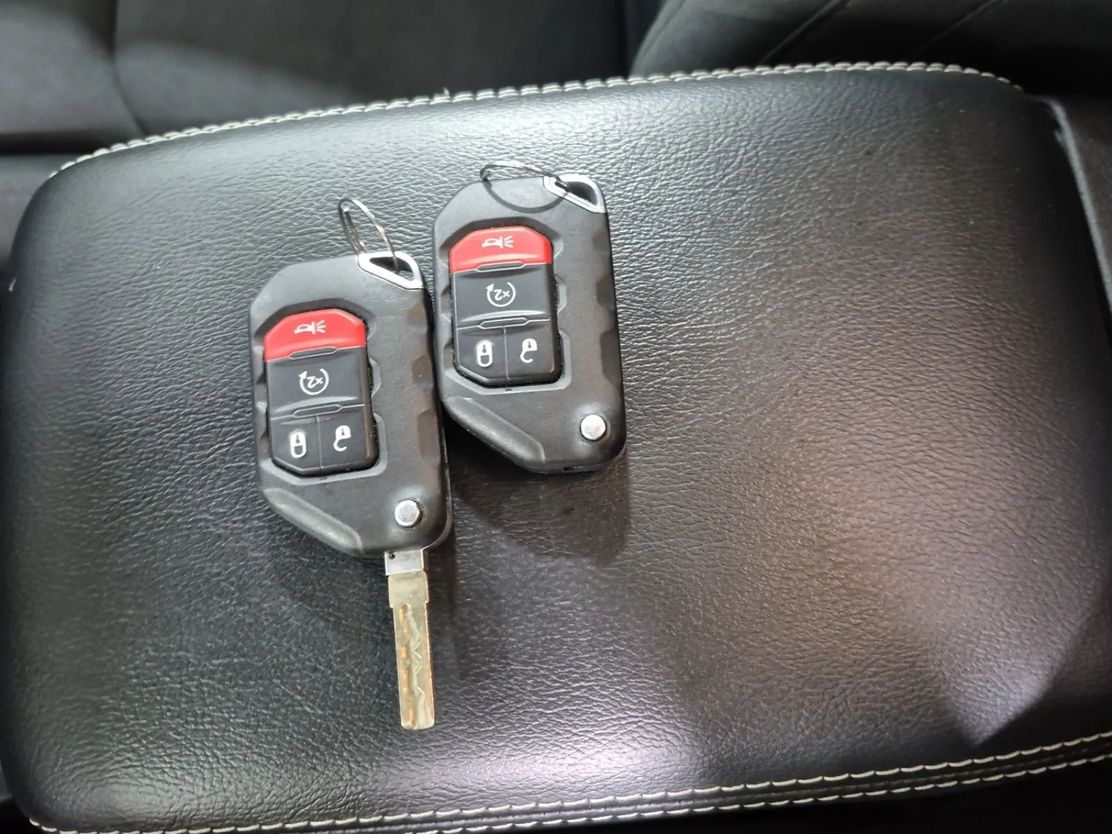 Keys/Fobs/Manual Photo