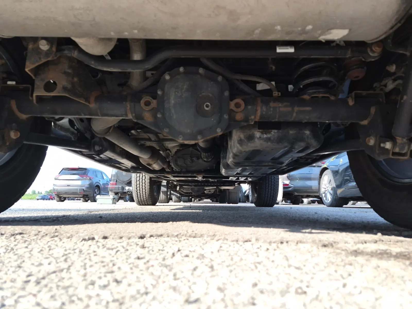 Undercarriage - Rear Photo