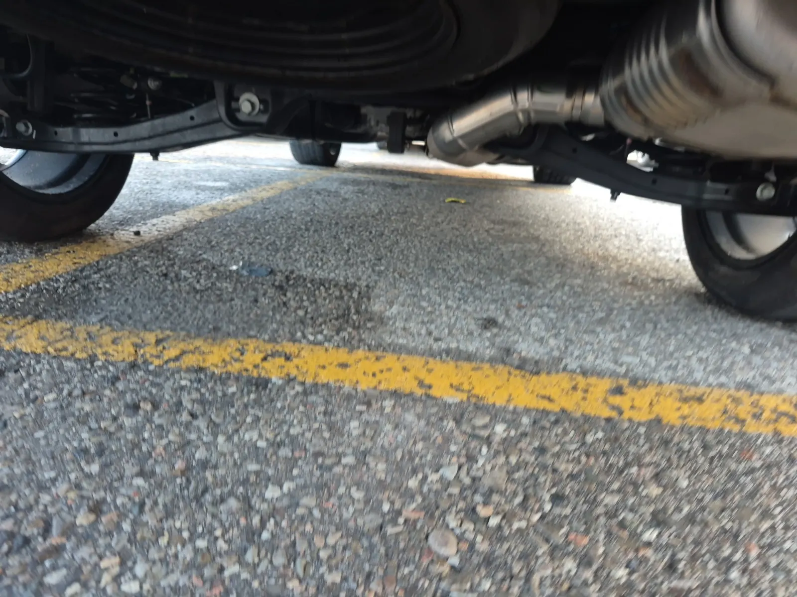 Undercarriage - Rear Photo