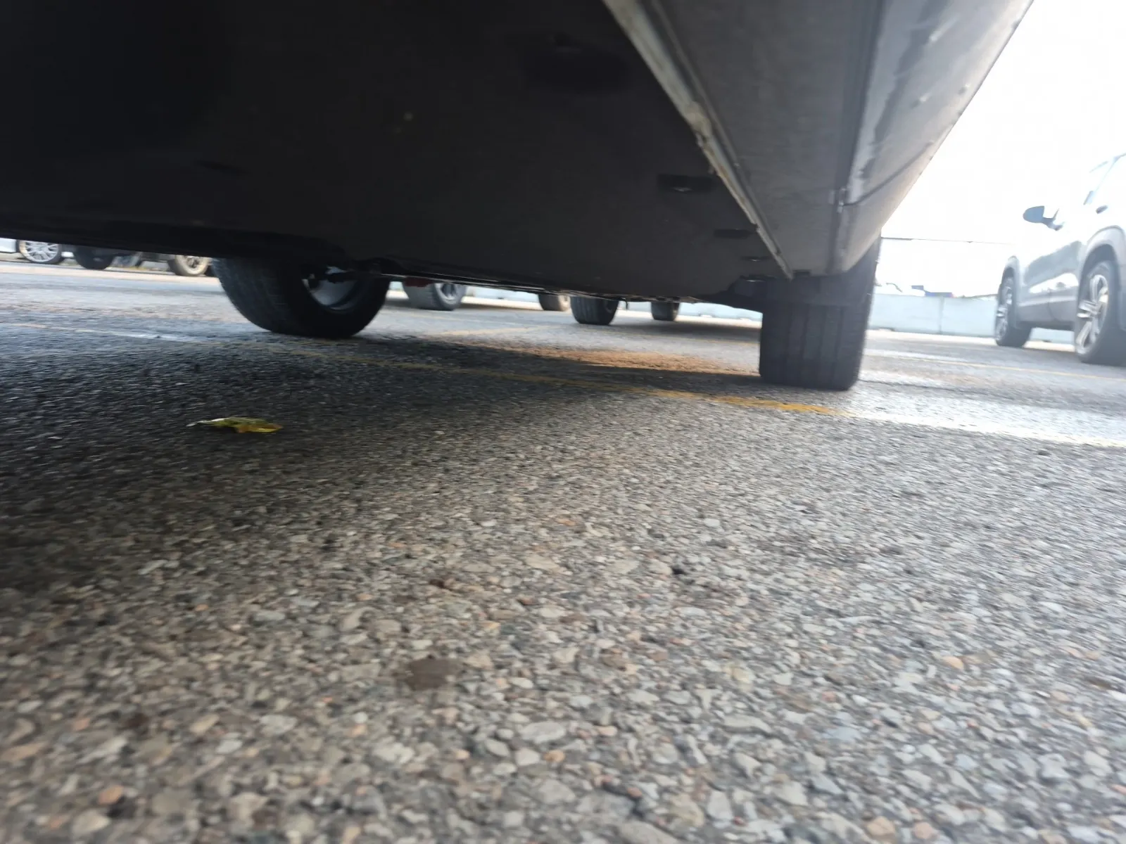 Undercarriage - Passenger Photo