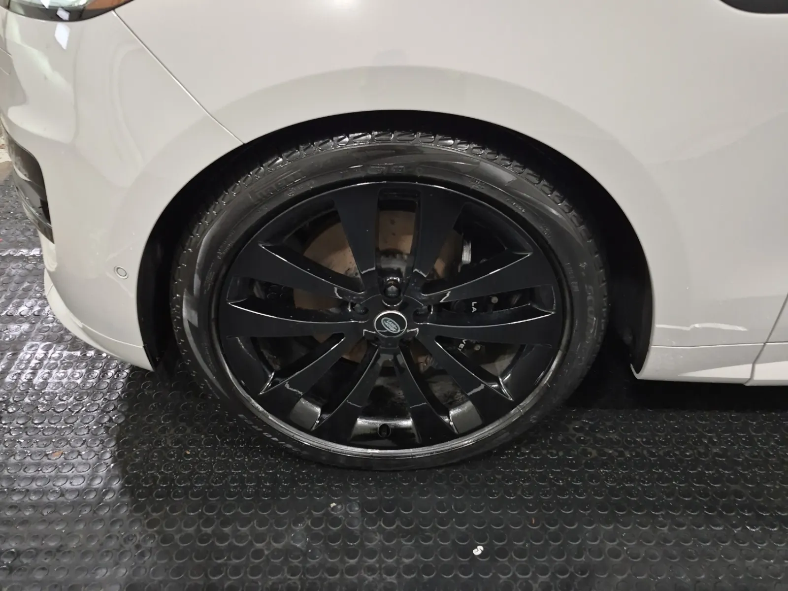 Front driver wheel/tire photo