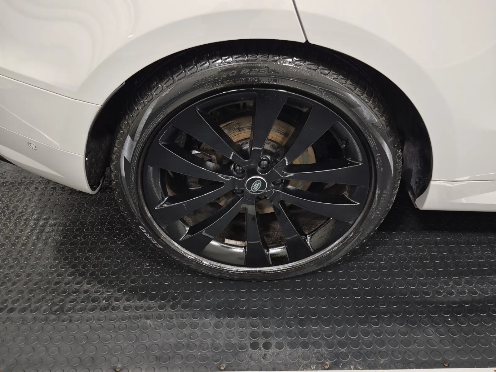 Right Rear Wheel/Tire Photo