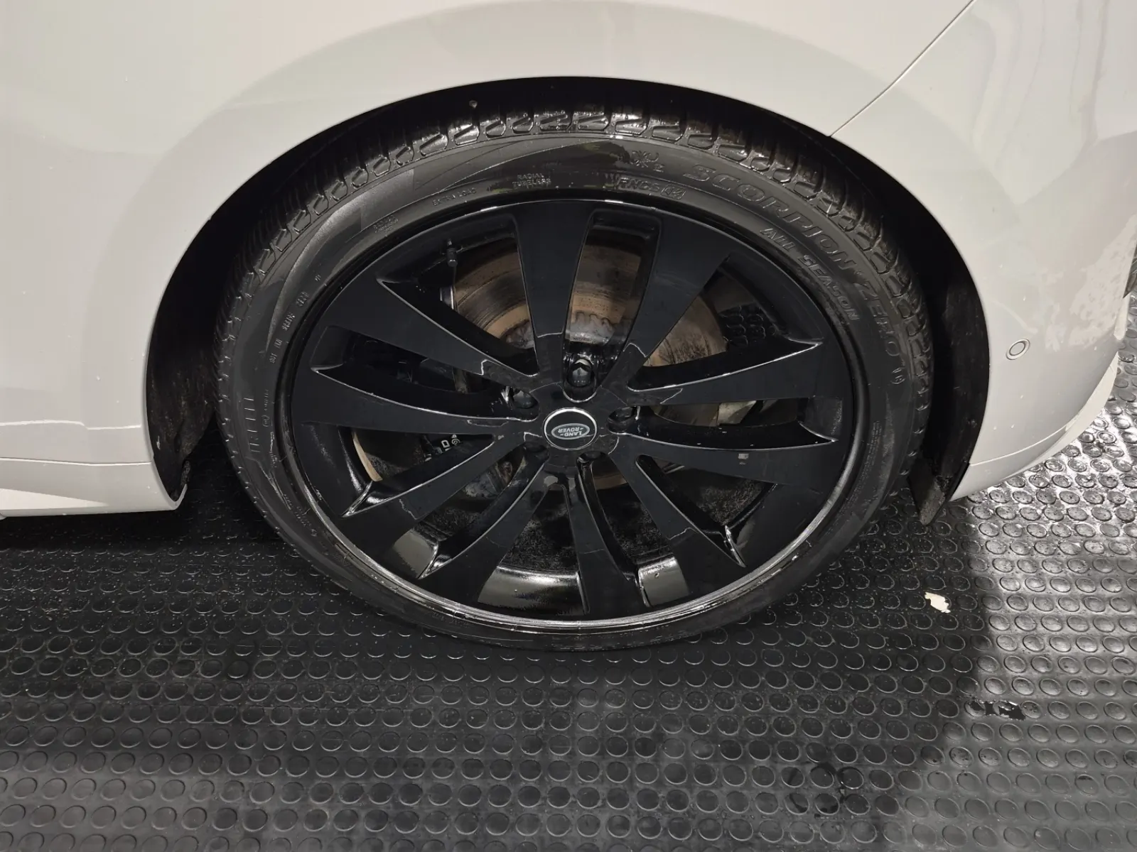 Right Front Wheel/Tire Photo