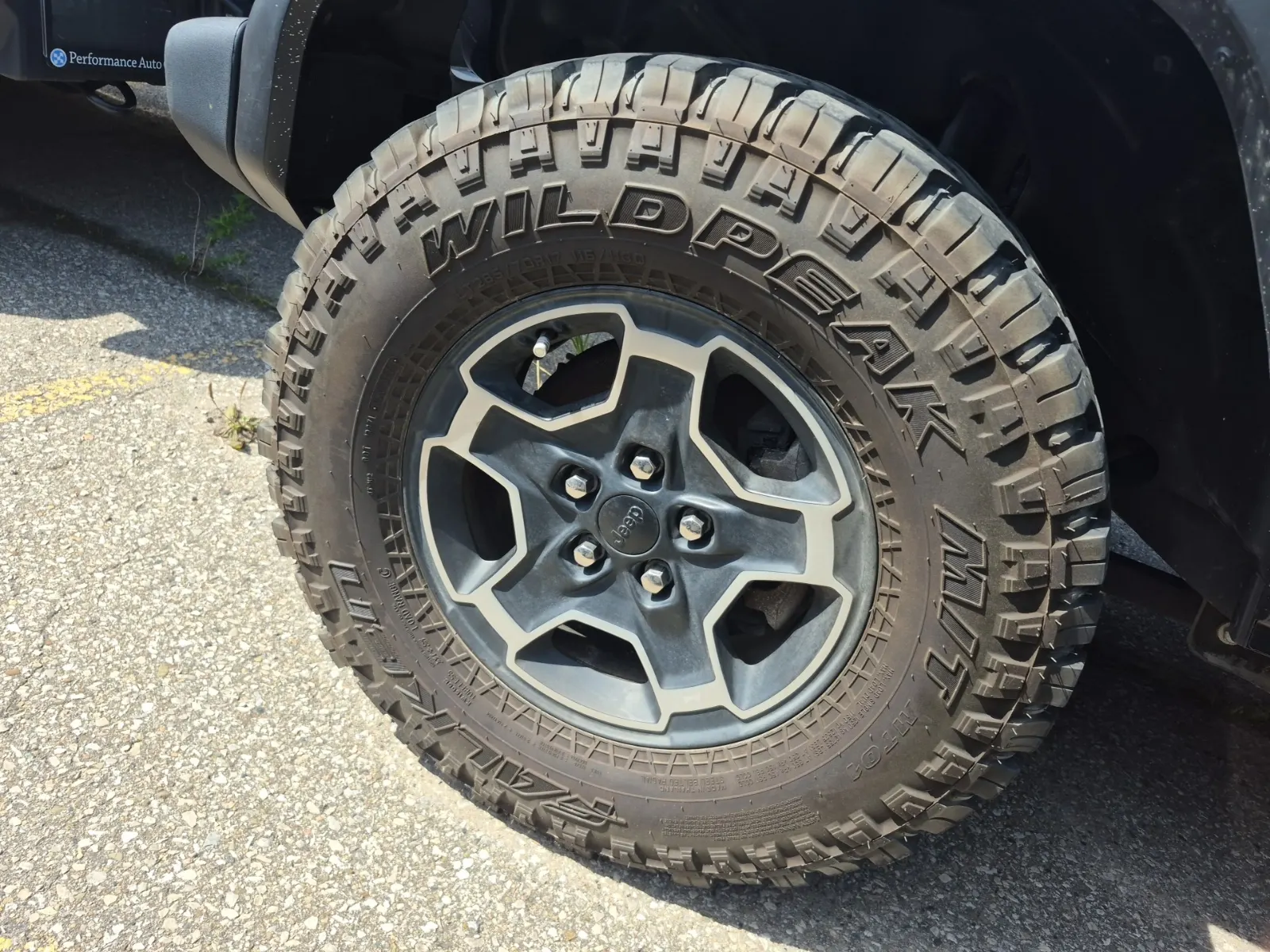 Front driver wheel/tire photo