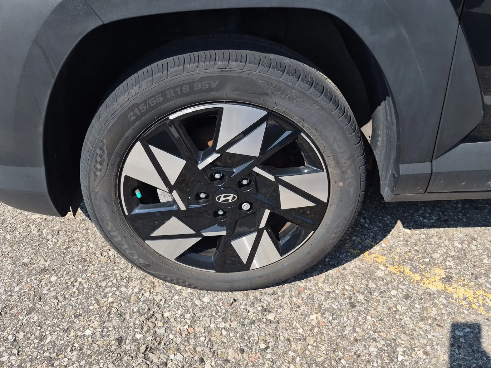 Front driver wheel/tire photo
