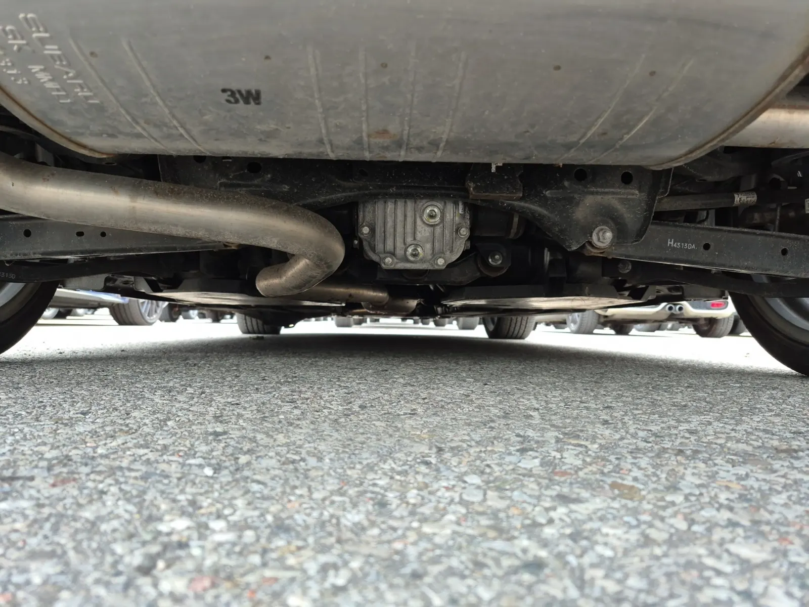 Undercarriage - Rear Photo