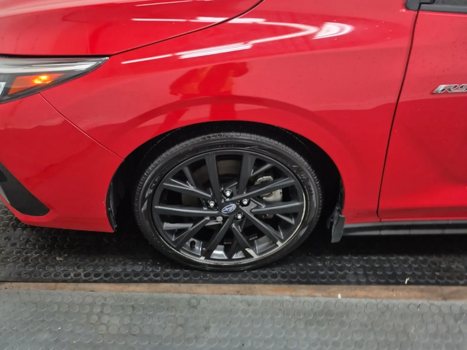 Front driver wheel/tire photo