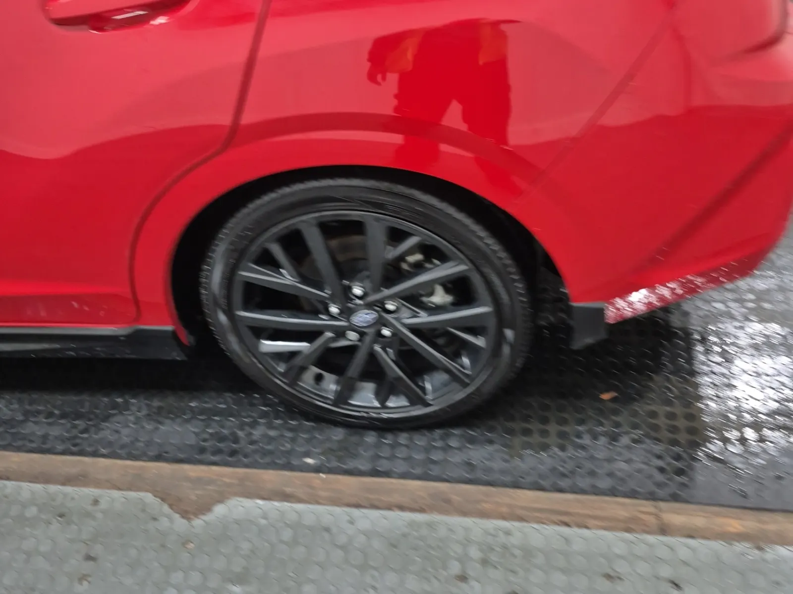 Left Rear Wheel/Tire Photo