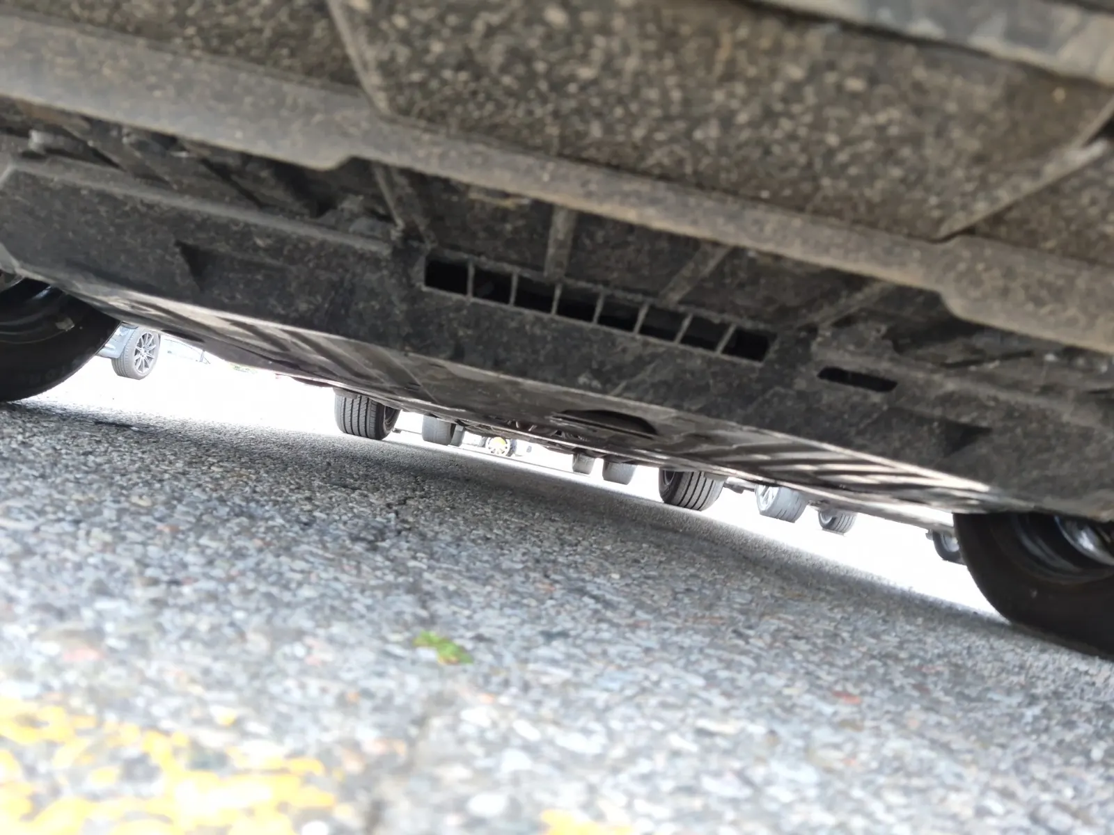 Undercarriage - Front Photo