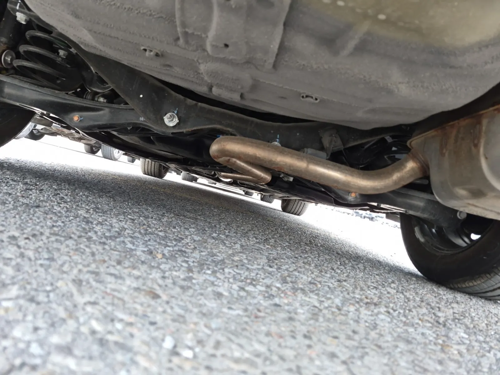 Undercarriage - Rear Photo