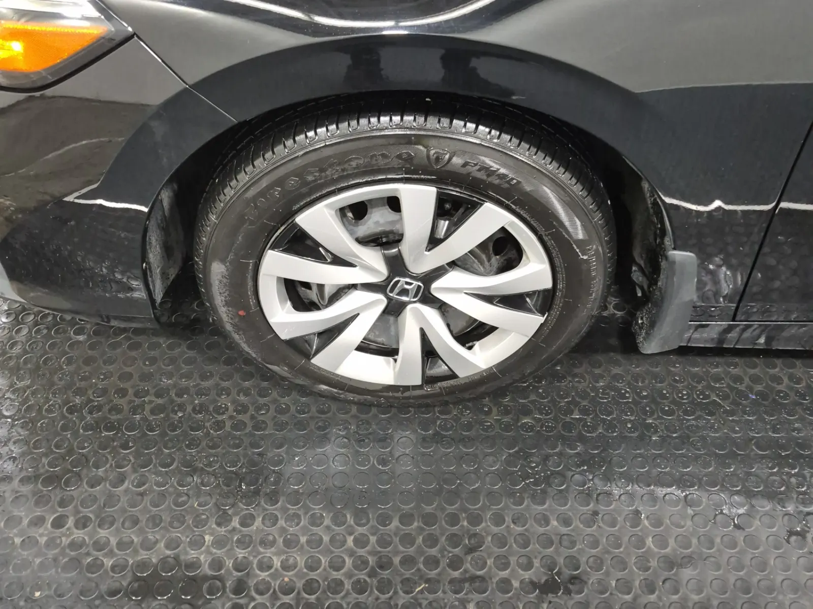 Front driver wheel/tire photo