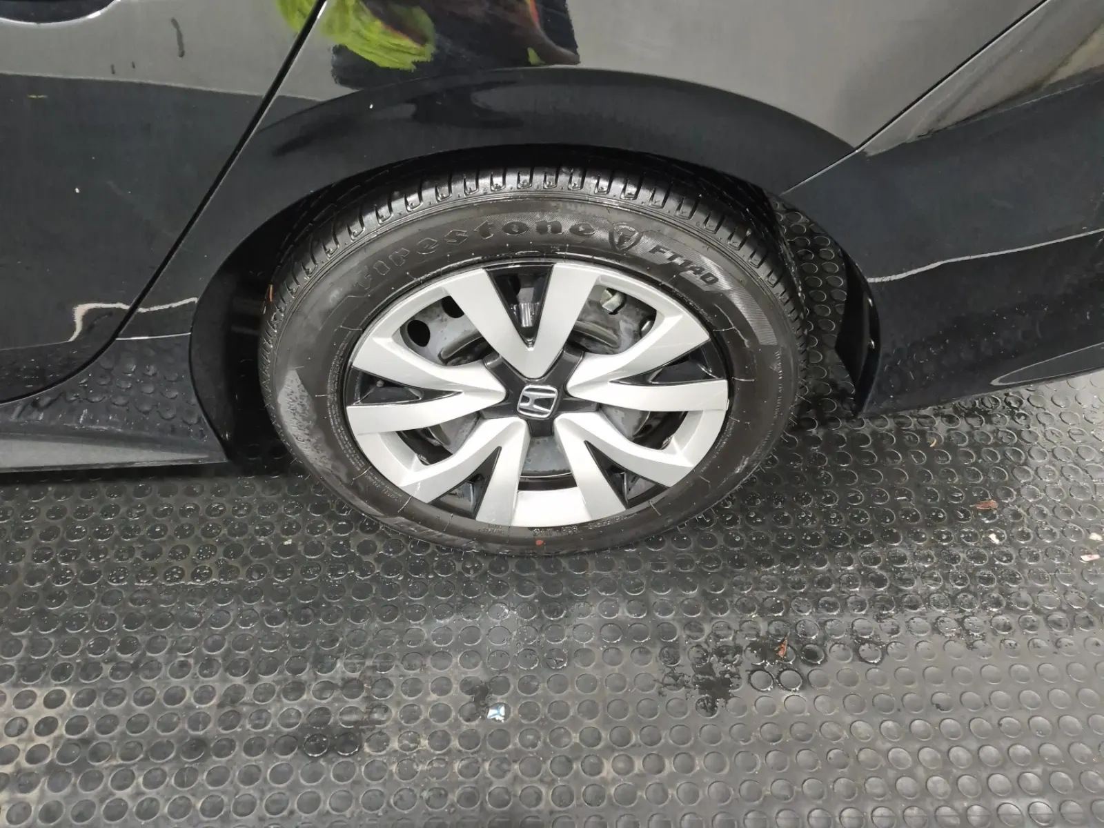 Left Rear Wheel/Tire Photo