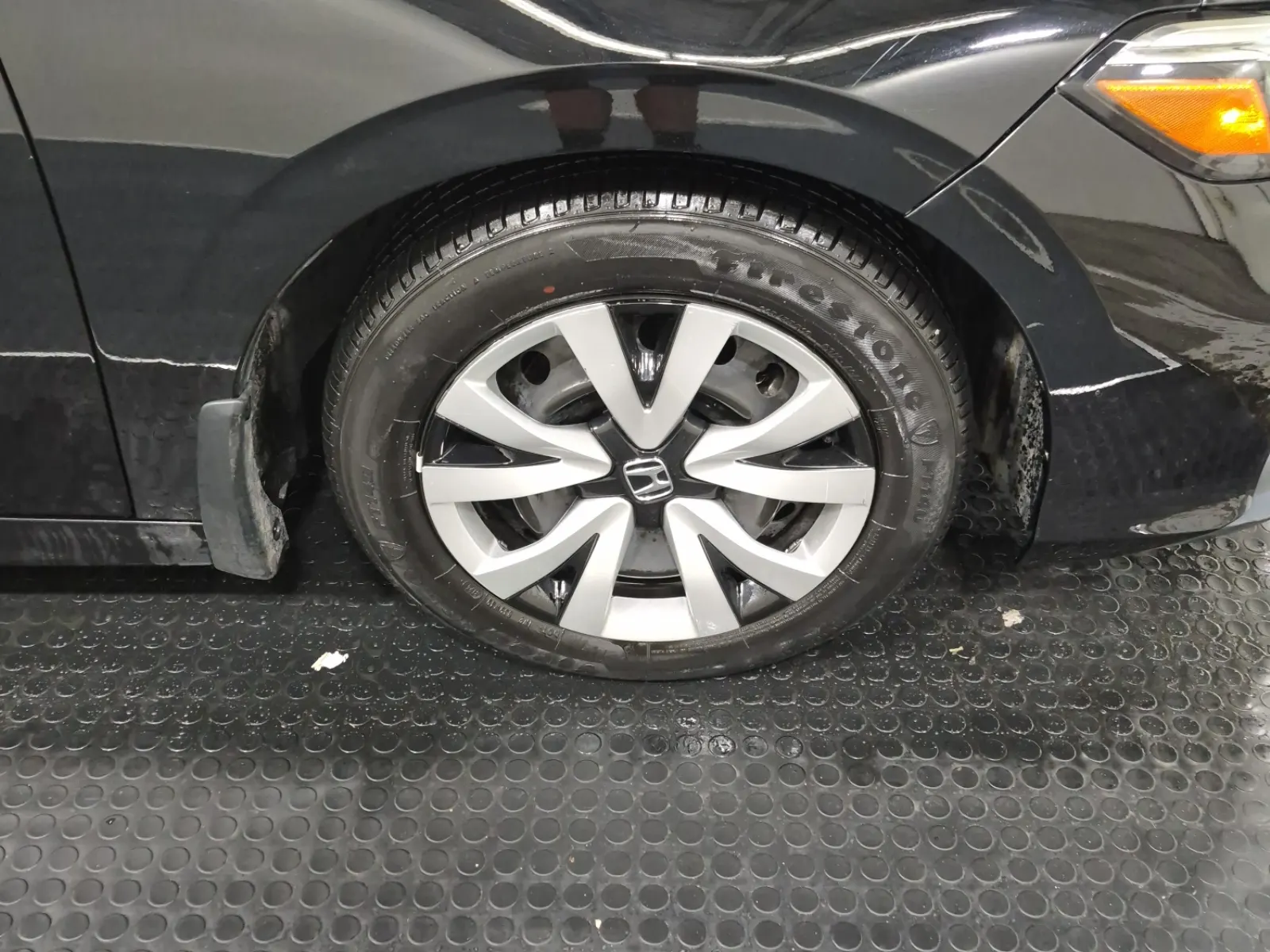 Right Front Wheel/Tire Photo