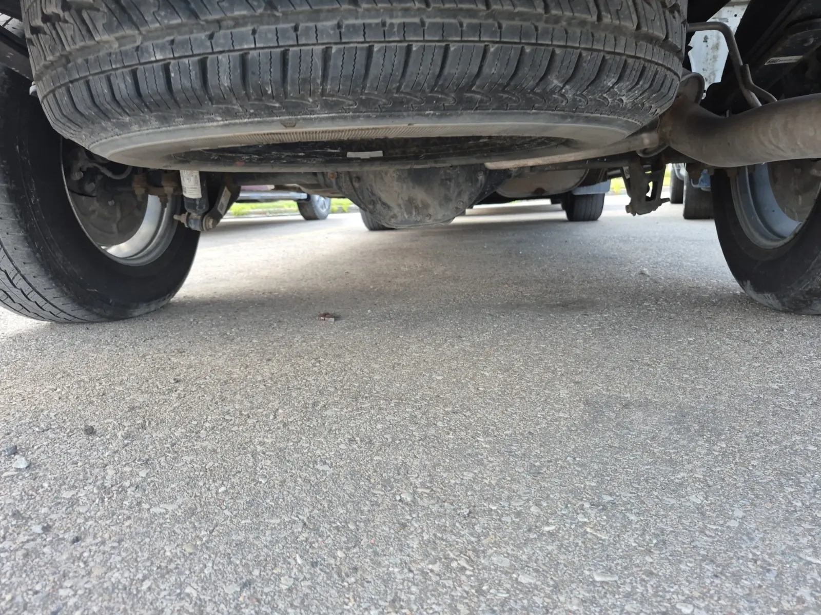 Undercarriage - Rear Photo