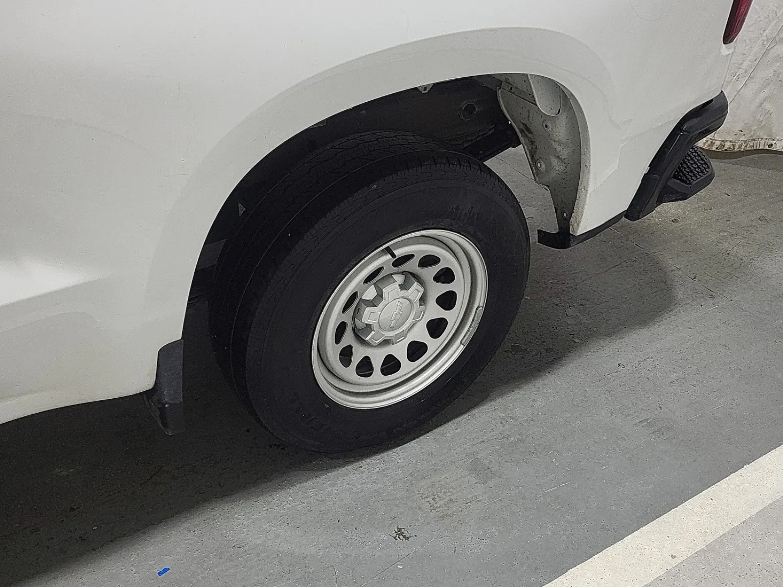 Left Rear Wheel/Tire Photo