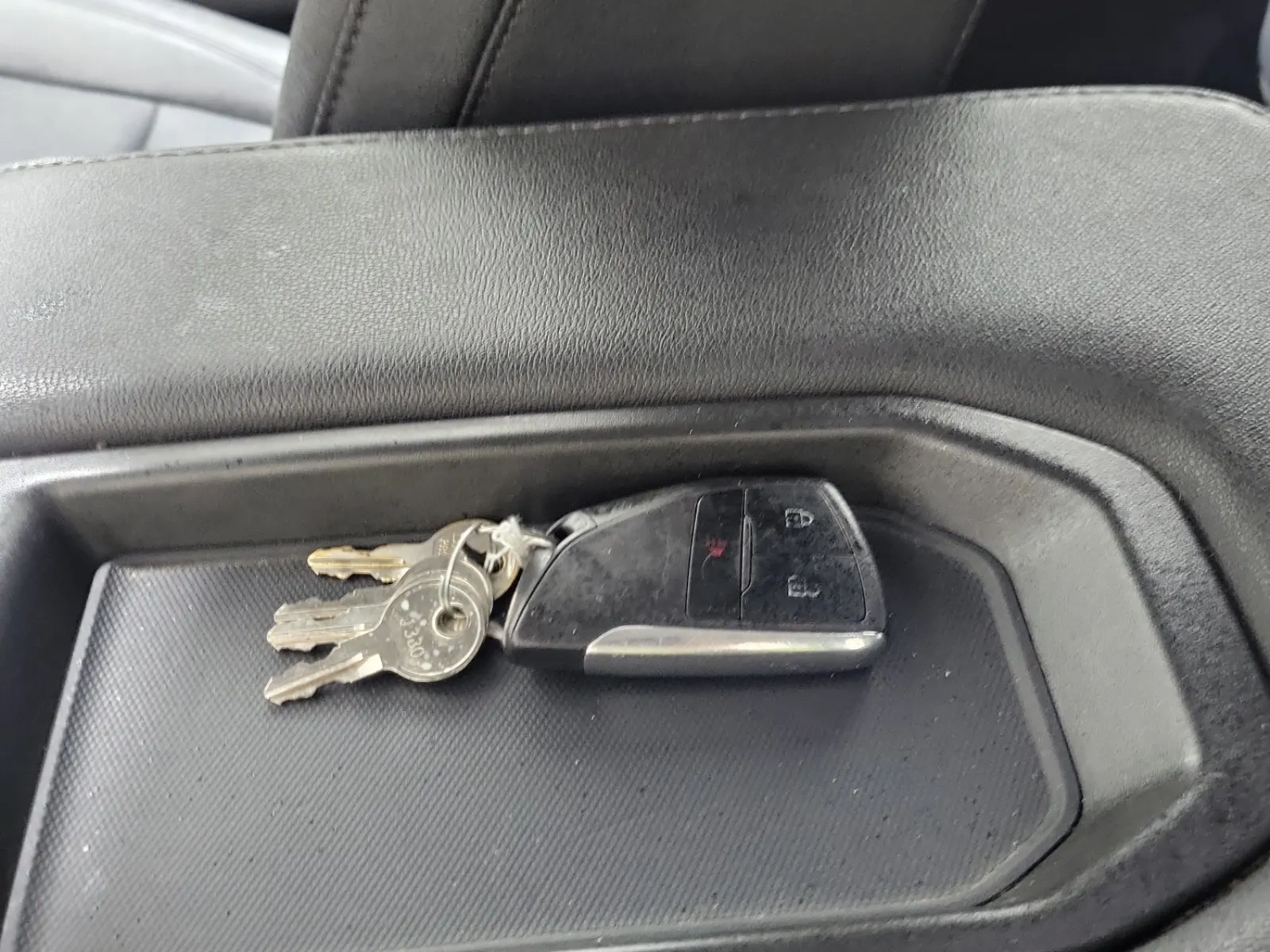 Keys/Fobs/Manual Photo