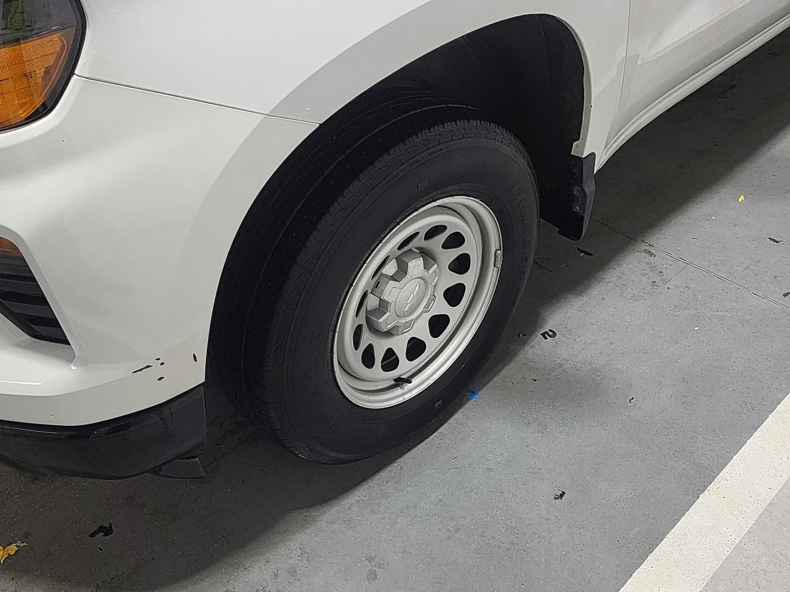 Front driver wheel/tire photo