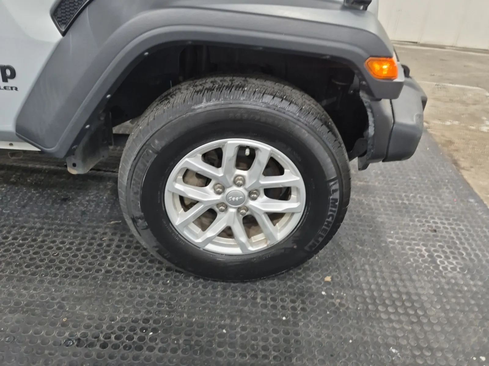 Right Front Wheel/Tire Photo