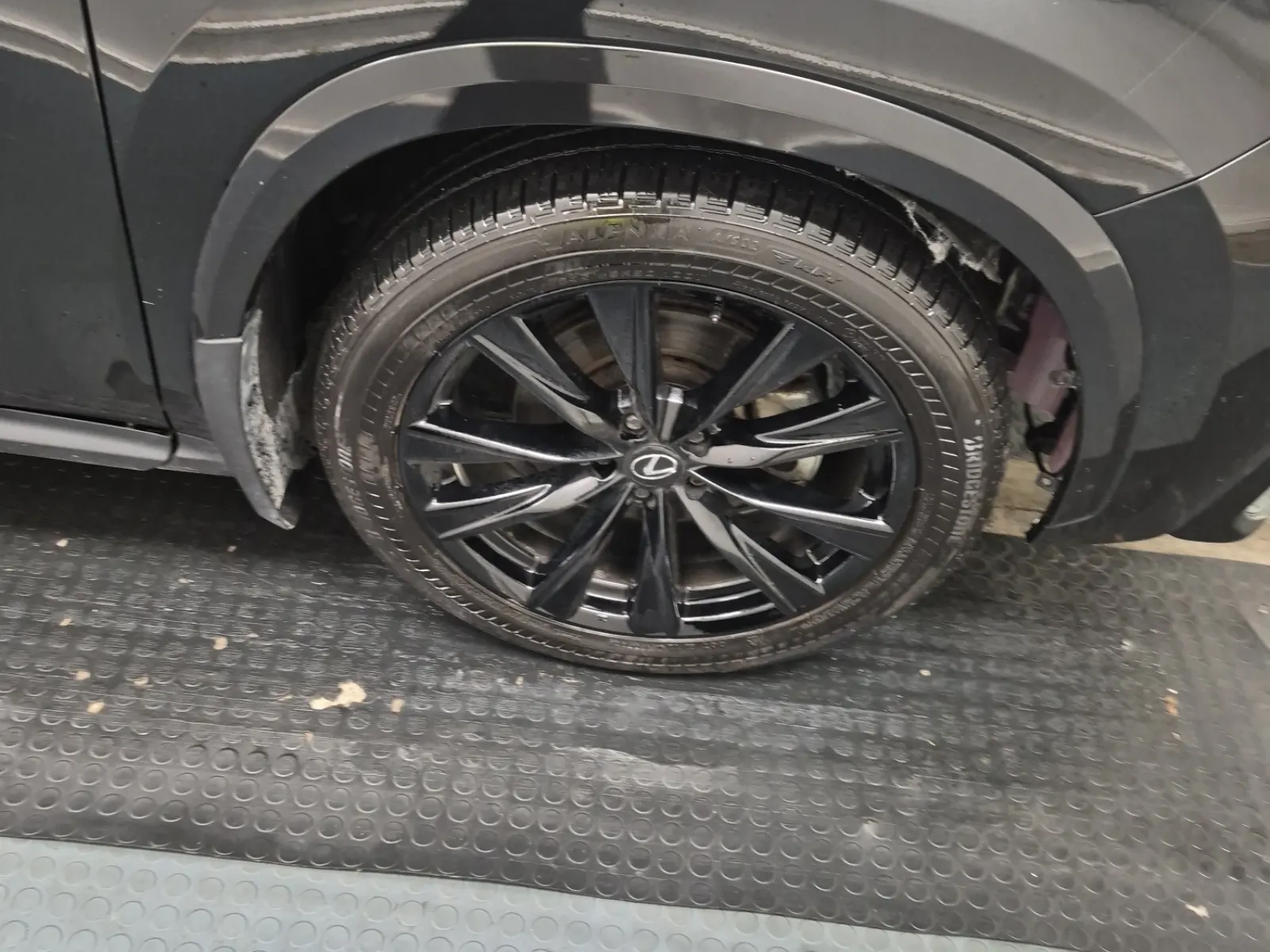 Right Front Wheel/Tire Photo