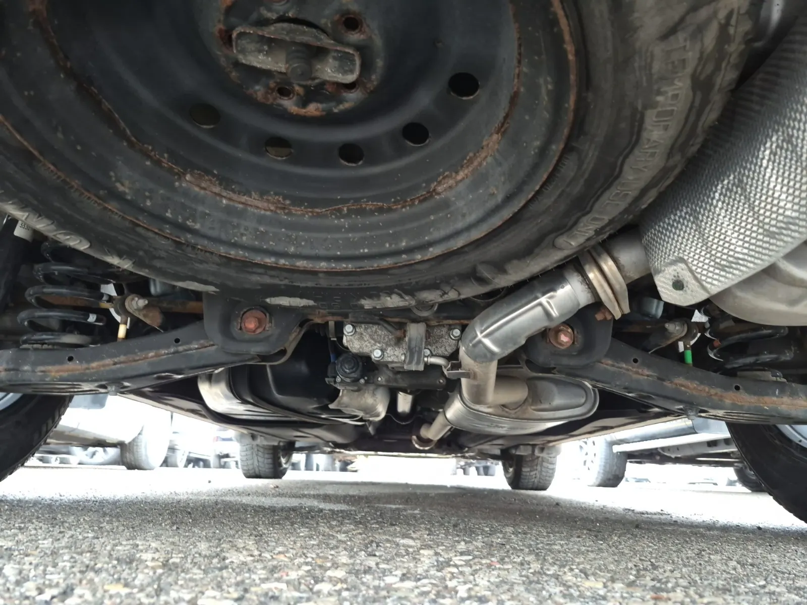 Undercarriage - Rear Photo