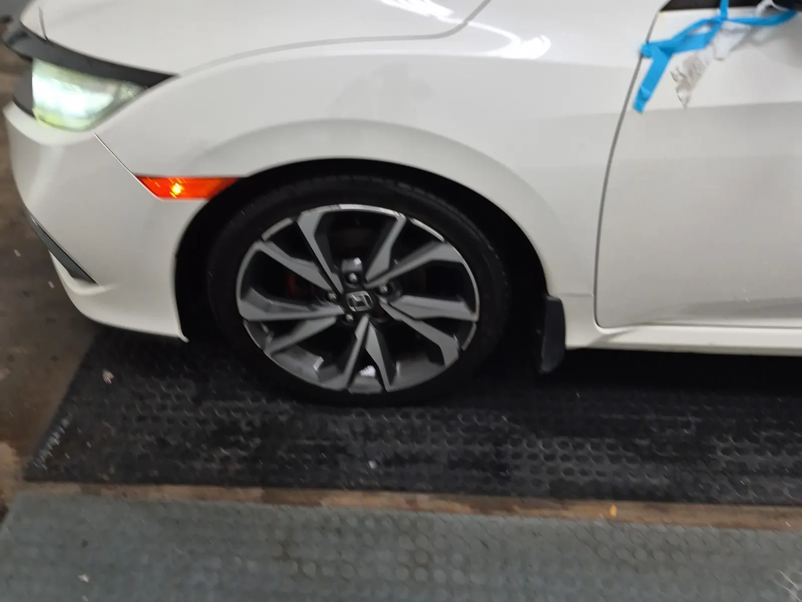Front driver wheel/tire photo