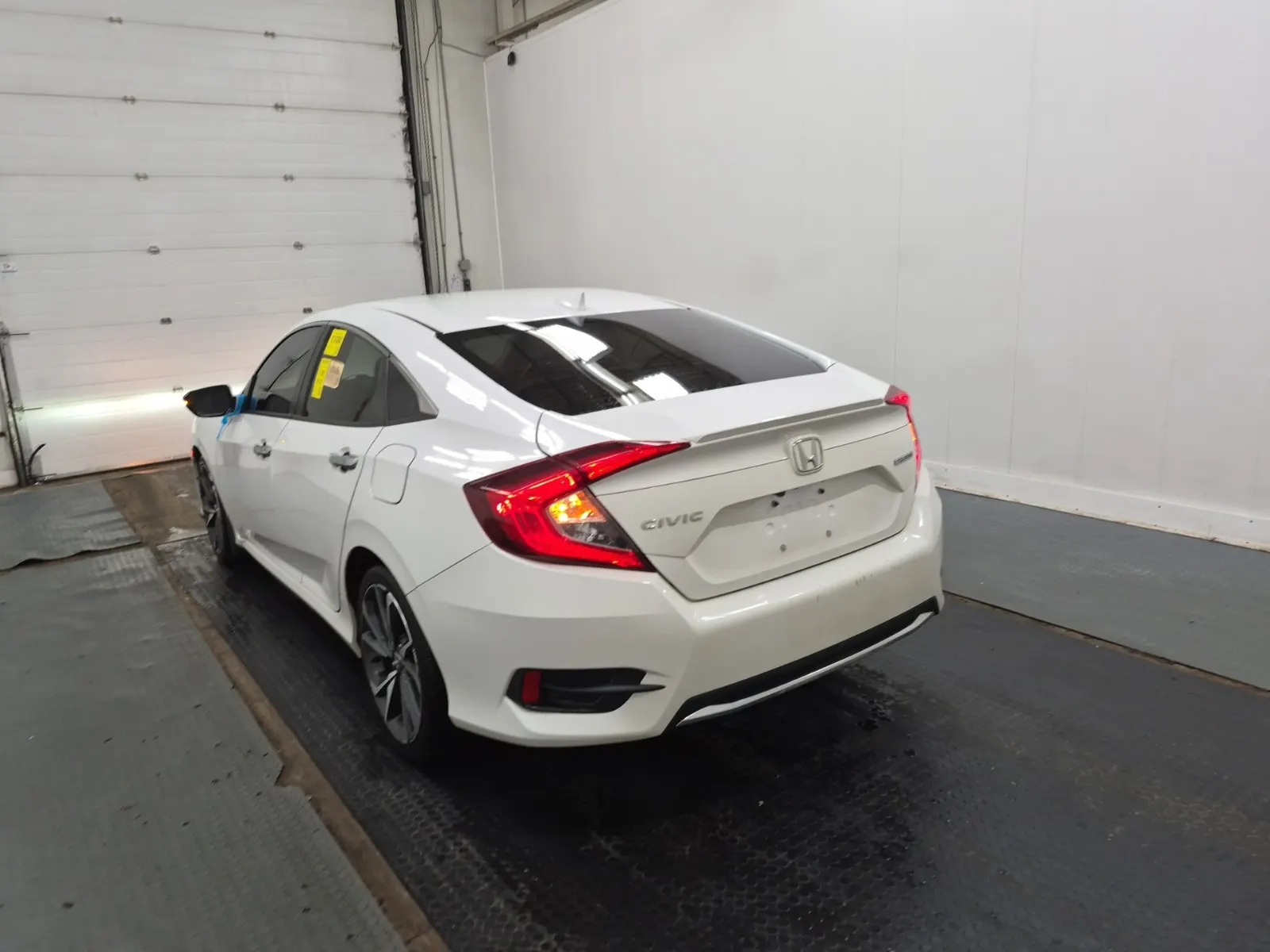 Driver Rear 3/4 Photo