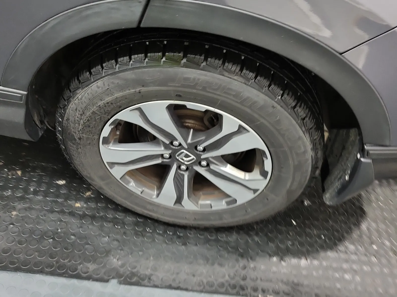 Left Rear Wheel/Tire Photo