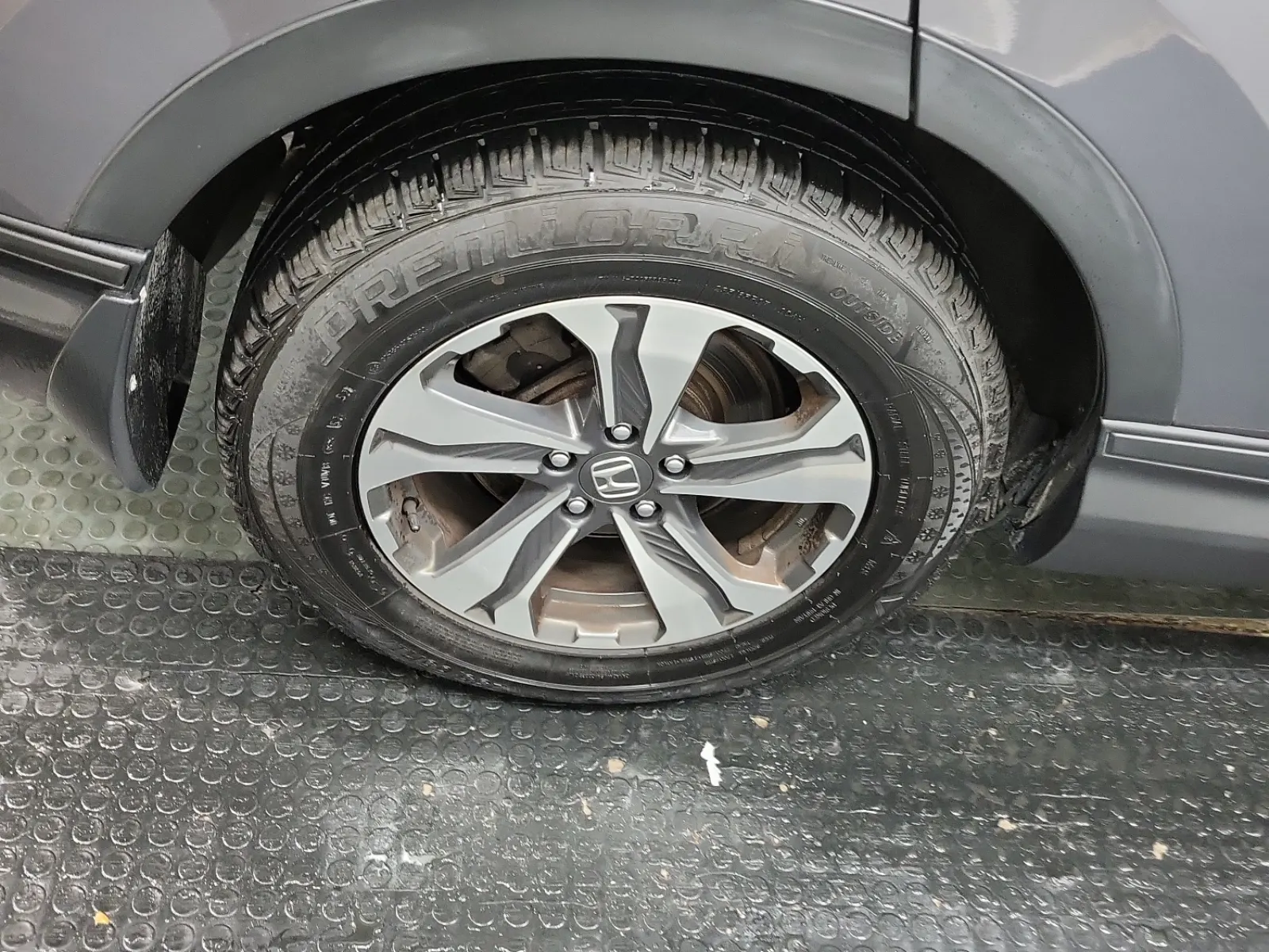 Right Rear Wheel/Tire Photo