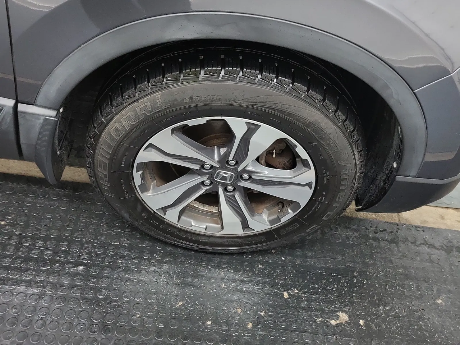 Right Front Wheel/Tire Photo